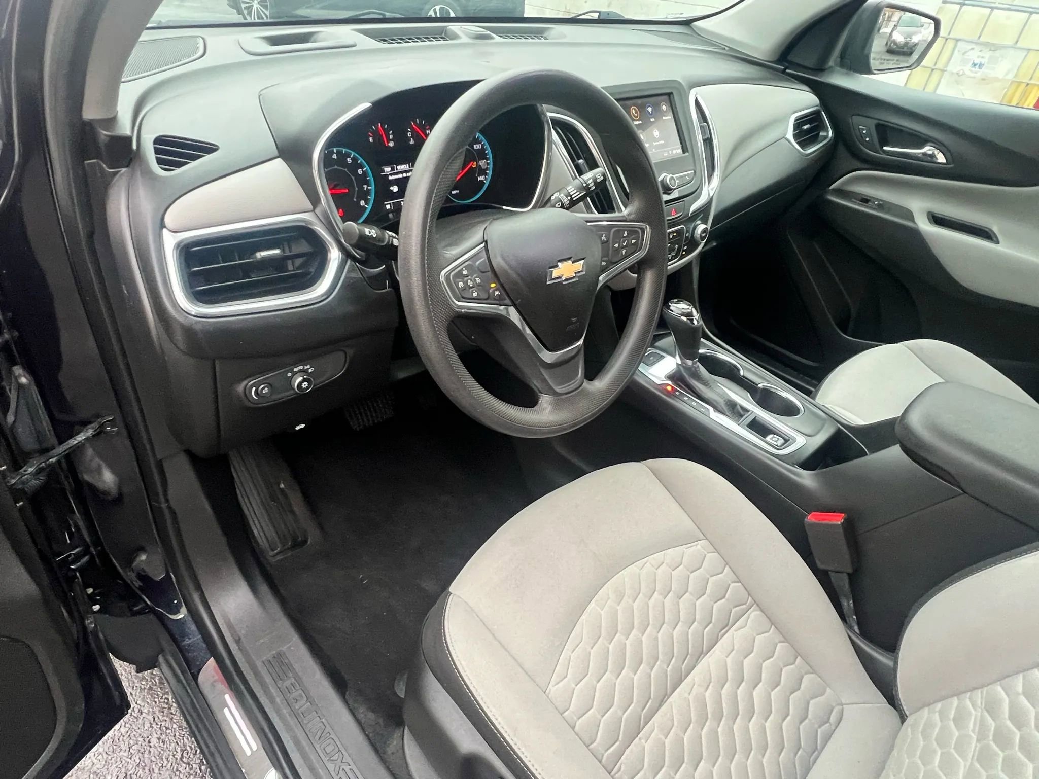 Used 2020 Chevrolet Equinox LS image 24
