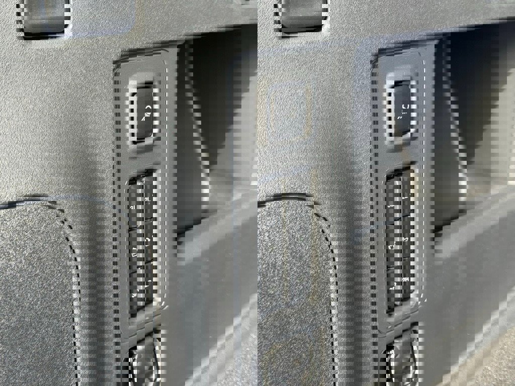 New 2025 Ford Expedition Active image 46