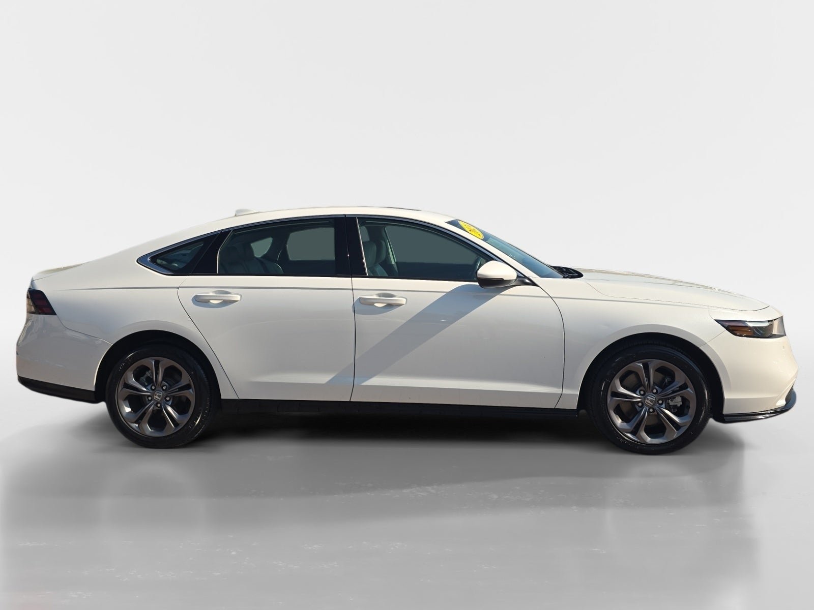 Used 2024 Honda Accord EX-L image 2