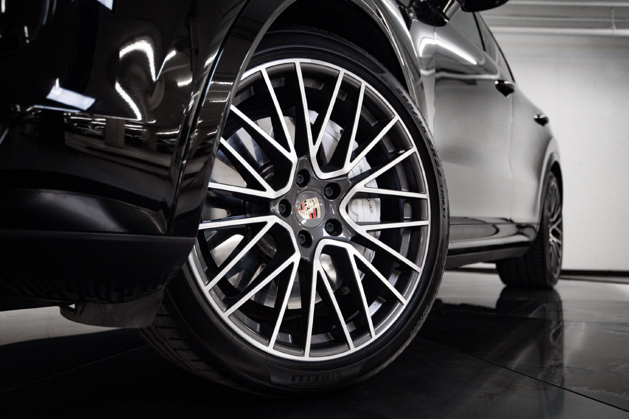 Certified 2020 Porsche Cayenne Turbo AWD/4WD image 12