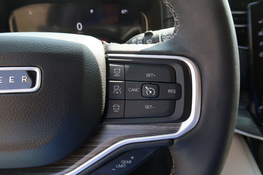 Used 2024 Jeep Wagoneer L Series II image 18