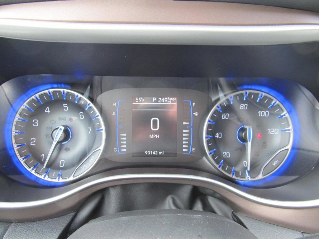 Used 2023 Chrysler Voyager LX image 52