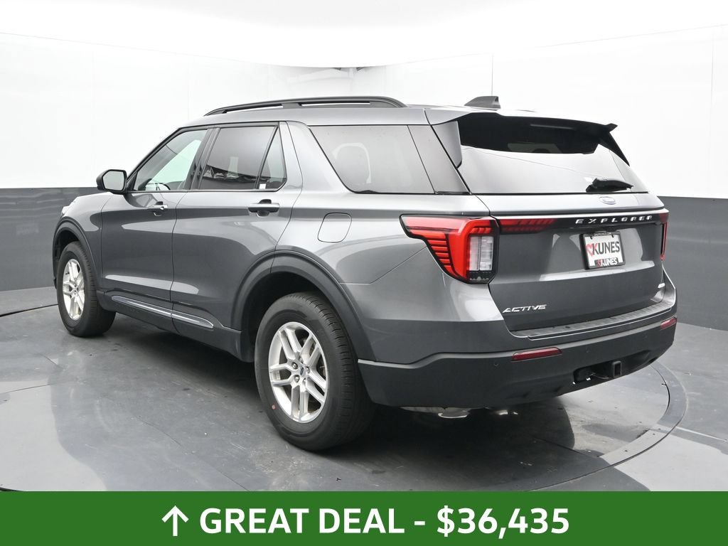 Used 2025 Ford Explorer Active AWD/4WD image 12
