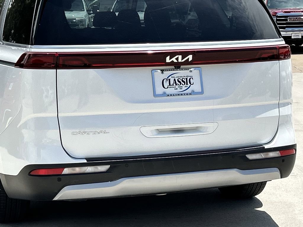 Used 2023 Kia Carnival LX FWD image 6