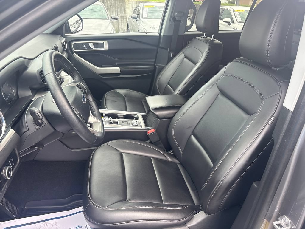 Used 2024 Ford Explorer XLT w/ Equipment Group 202A AWD/4WD image 13