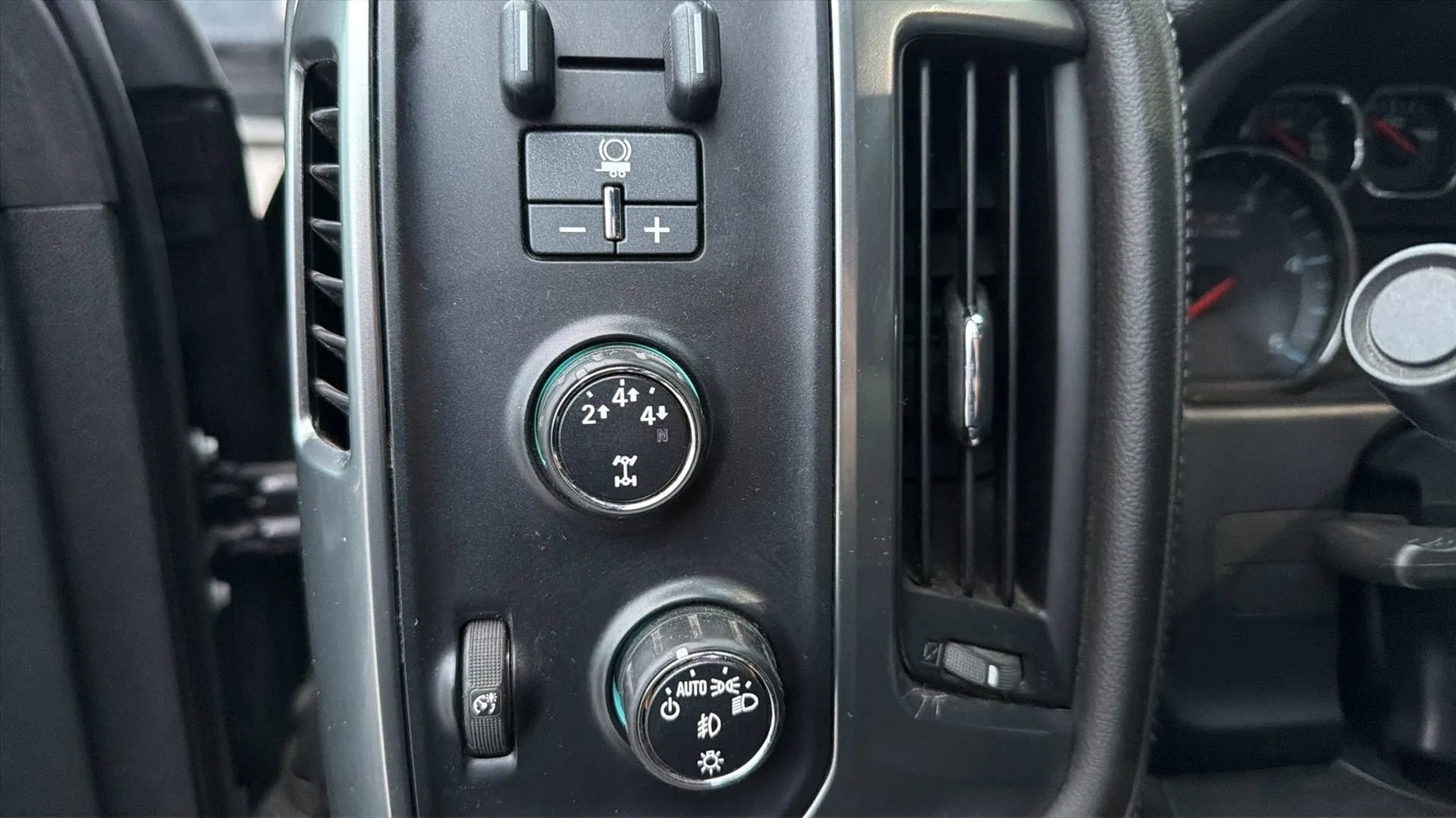 Used 2015 Chevrolet Silverado 2500 LTZ w/ Duramax Plus Package image 22