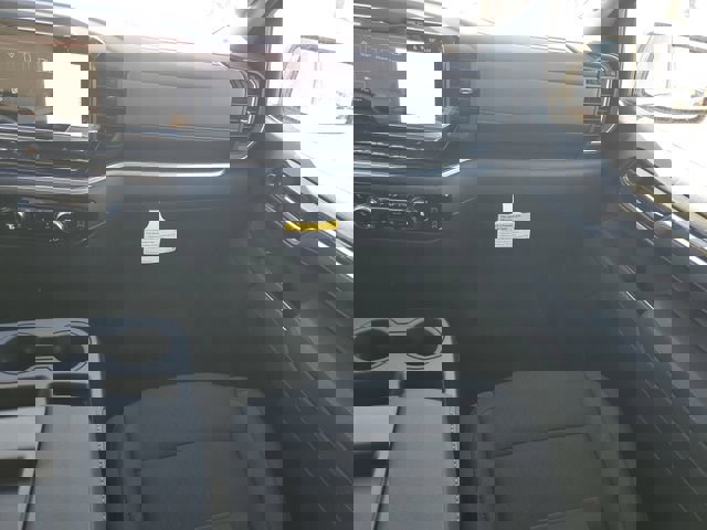 New 2026 GMC Sierra 1500 SLE image 25