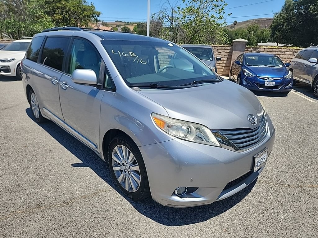 Used 2012 Toyota Sienna Limited w/ Premium Pkg FWD image 7