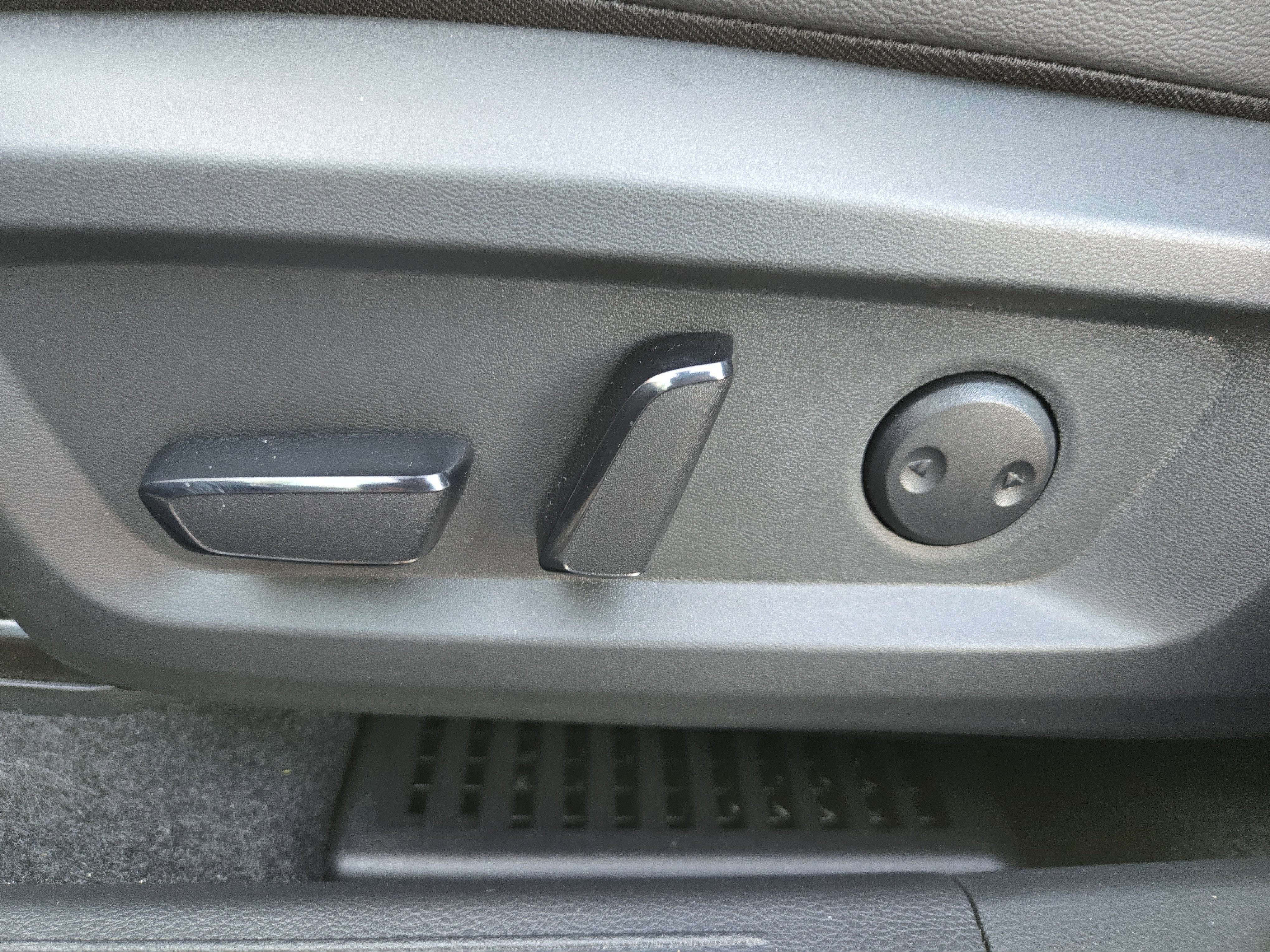 Used 2023 Nissan Rogue SL w/ SL Premium Package image 14