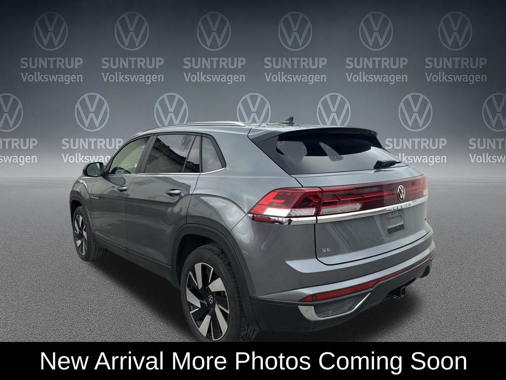 Used 2025 Volkswagen Atlas Cross Sport SE image 2