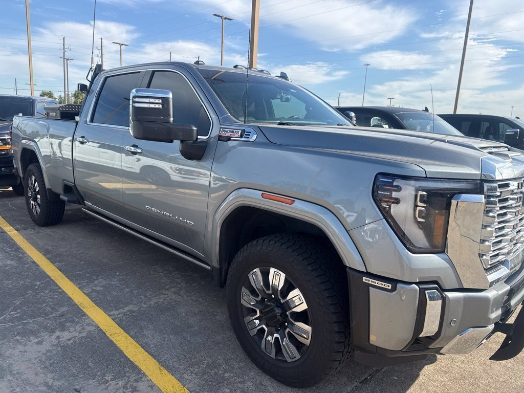 Used 2024 GMC Sierra 3500 Denali w/ Denali Reserve Package AWD/4WD image 3