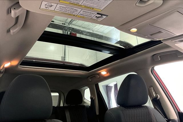 Used 2019 Nissan Rogue SV AWD/4WD image 34