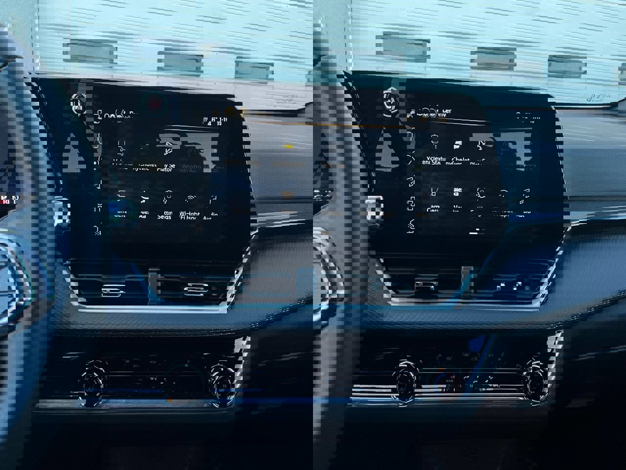 Used 2025 Chevrolet Equinox LT image 23