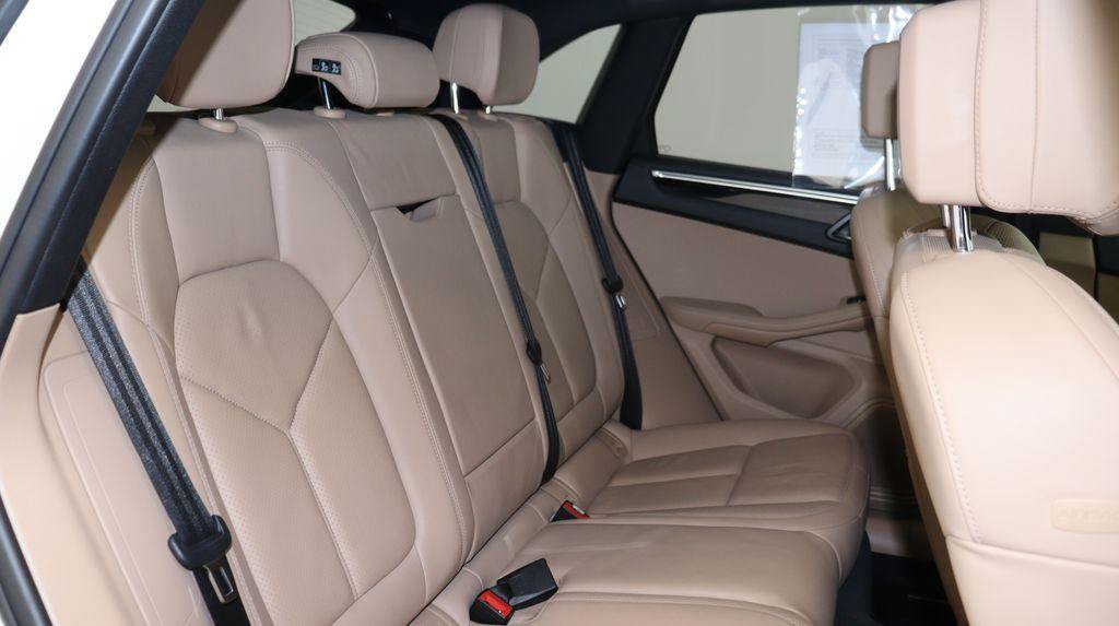 Used 2019 Porsche Macan AWD/4WD image 24