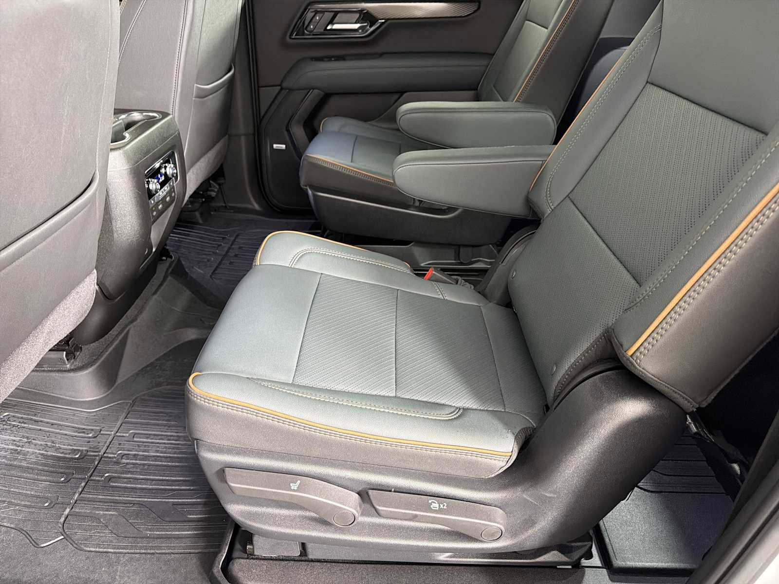 Certified 2025 GMC Yukon XL AT4 w/ AT4 Premium Plus Package image 23