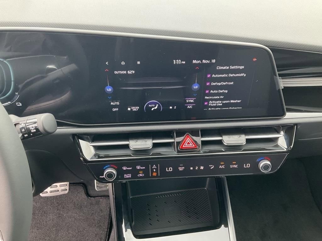 Certified 2025 Kia Niro EX Touring image 19