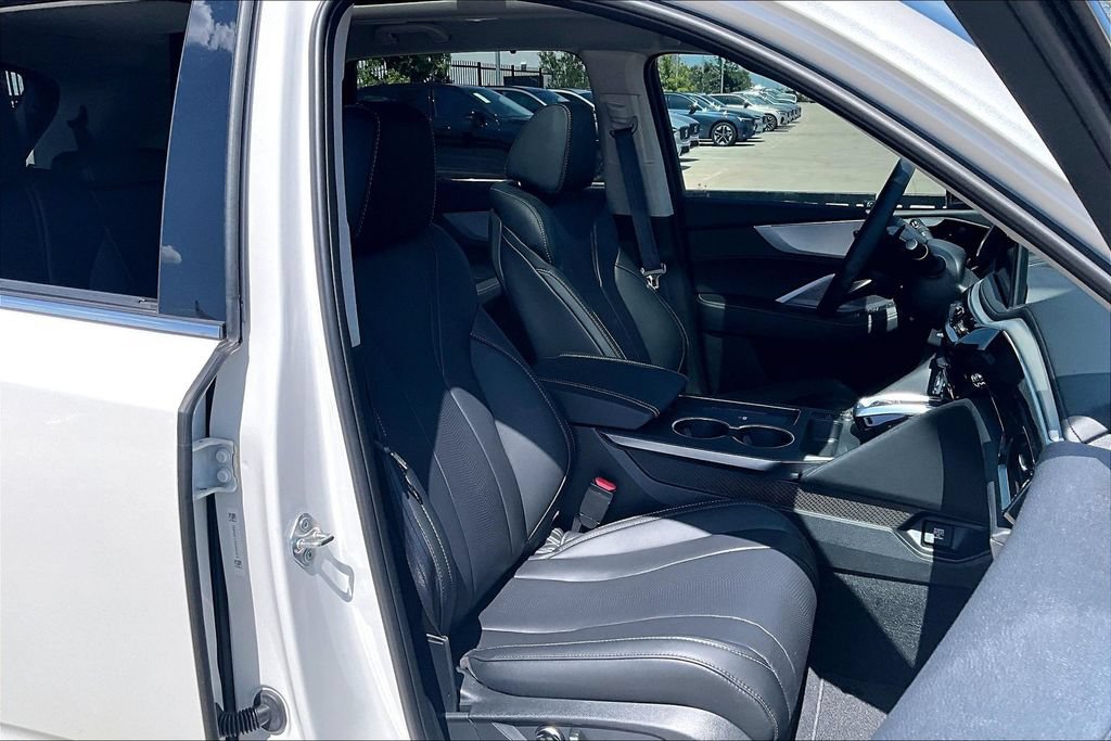 Certified 2026 Acura MDX w/ Technology Package FWD image 9