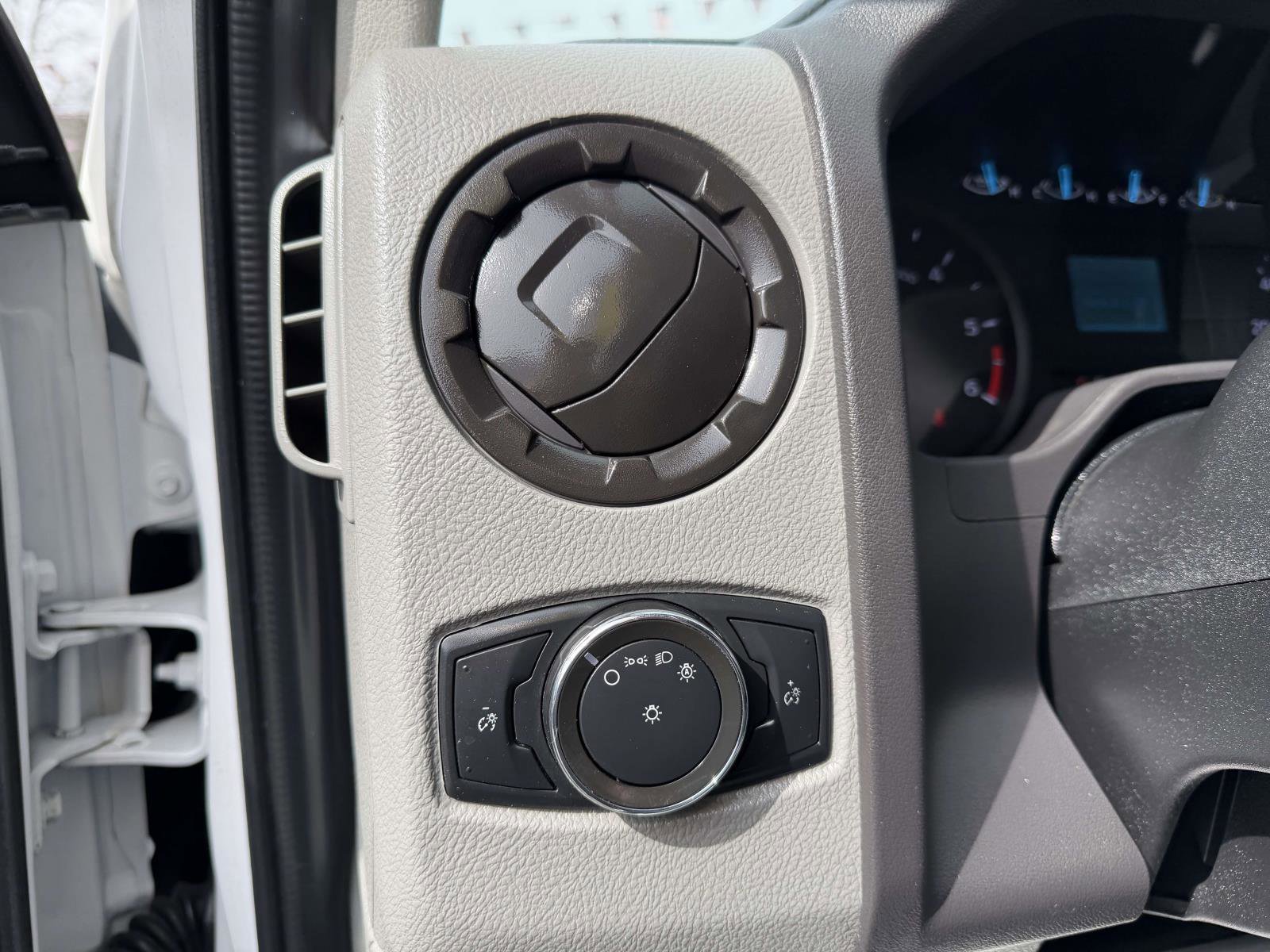 Used 2022 Ford E-350 and Econoline 350 Super Duty w/ Power Windows & Locks Group image 17