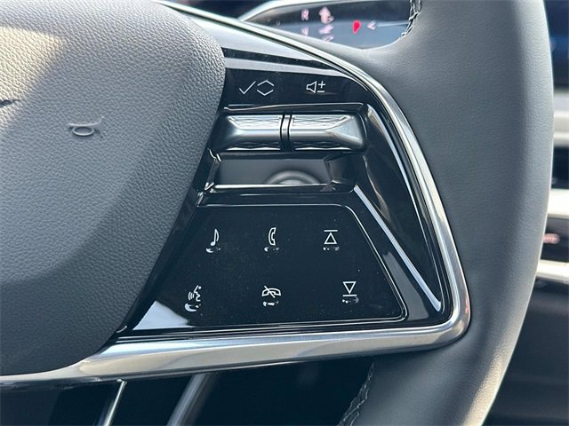 Used 2025 Cadillac Lyriq Luxury image 6