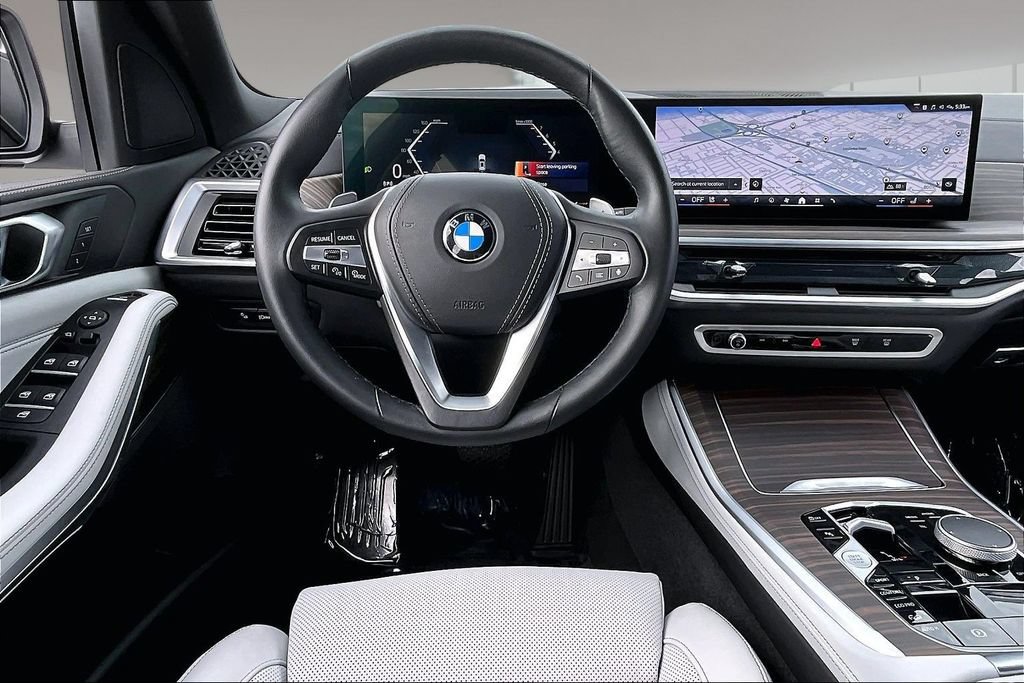 Used 2025 BMW X5 xDrive40i w/ Parking Assistance Package AWD/4WD image 8