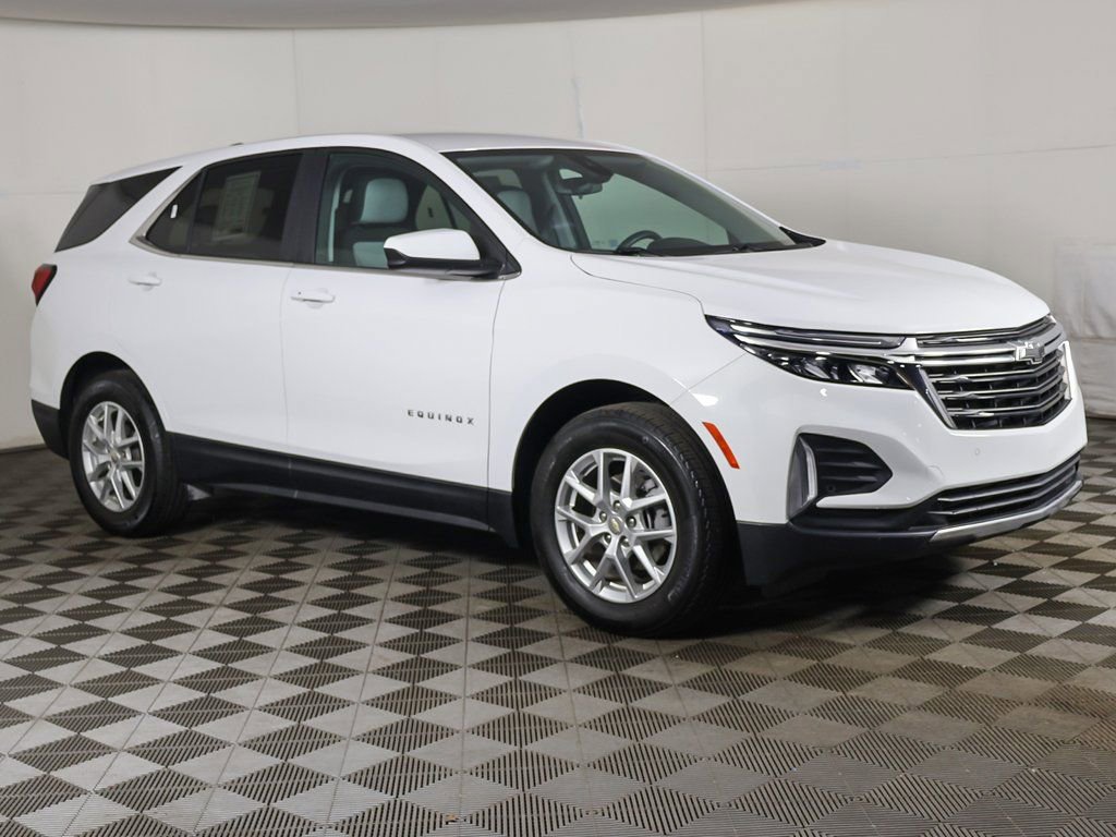 Used 2024 Chevrolet Equinox LT image 2