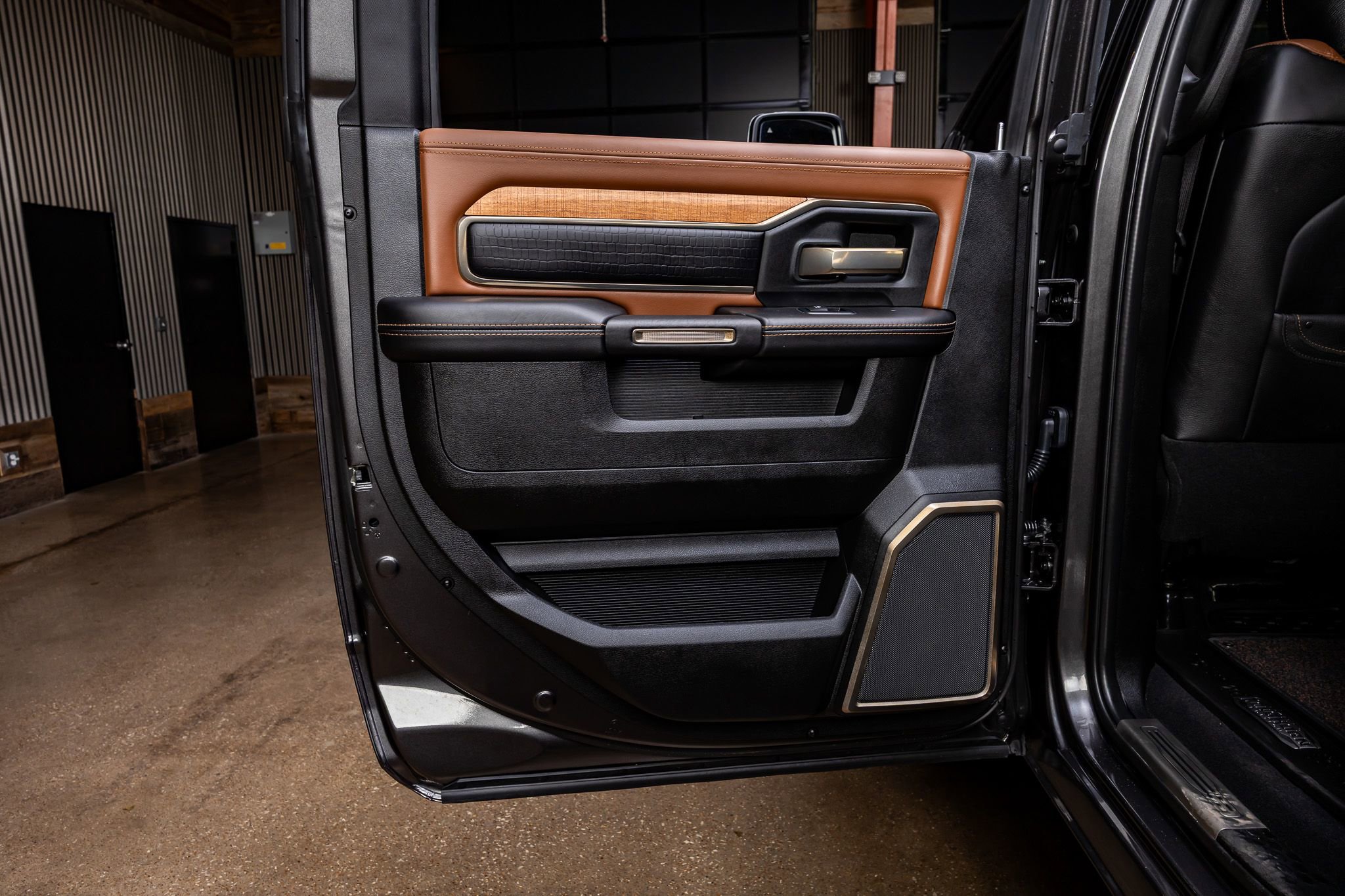 Used 2024 RAM 3500 Limited w/ Towing Technology Group image 37