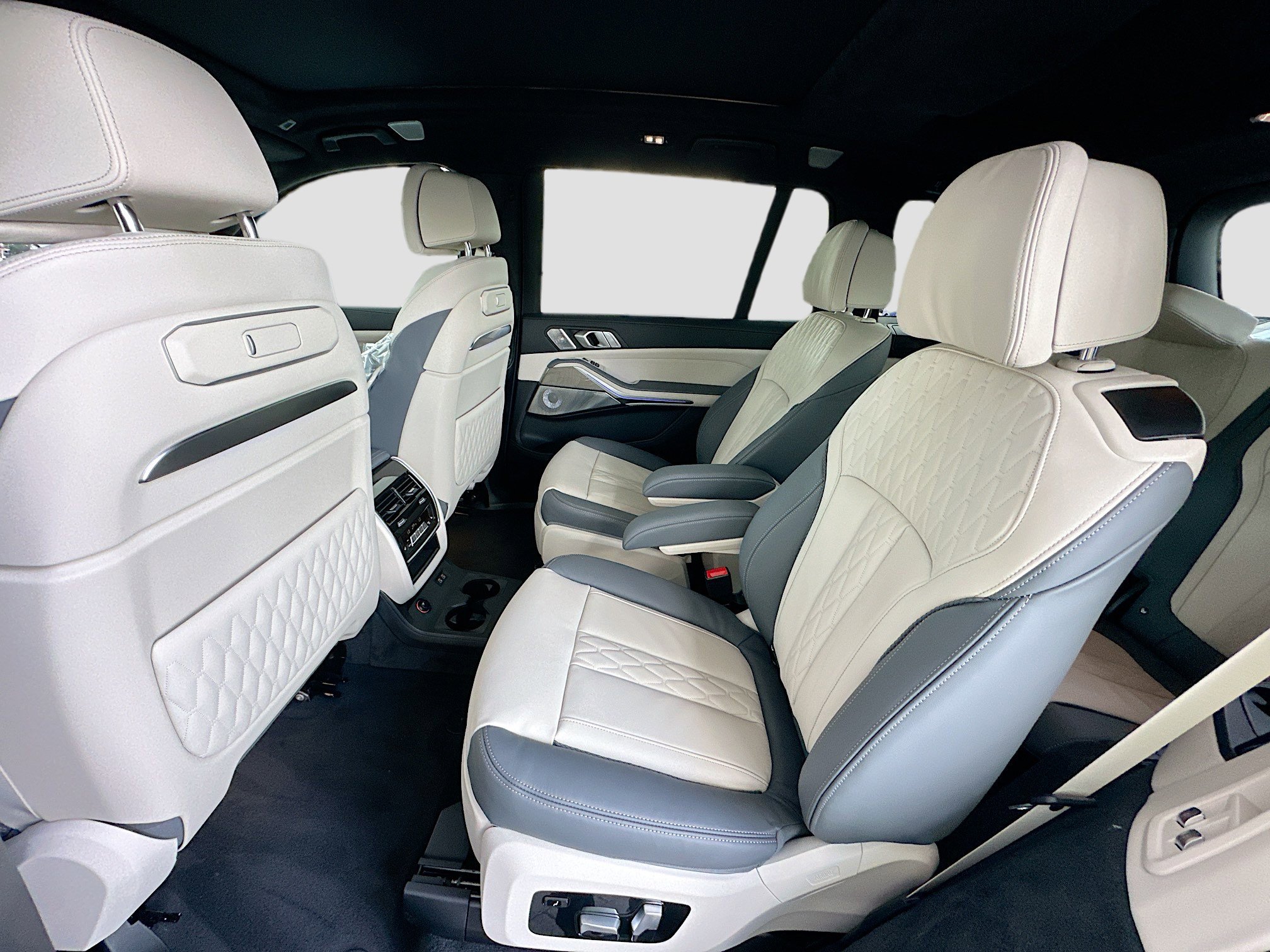 New 2026 BMW ALPINA XB7 image 22