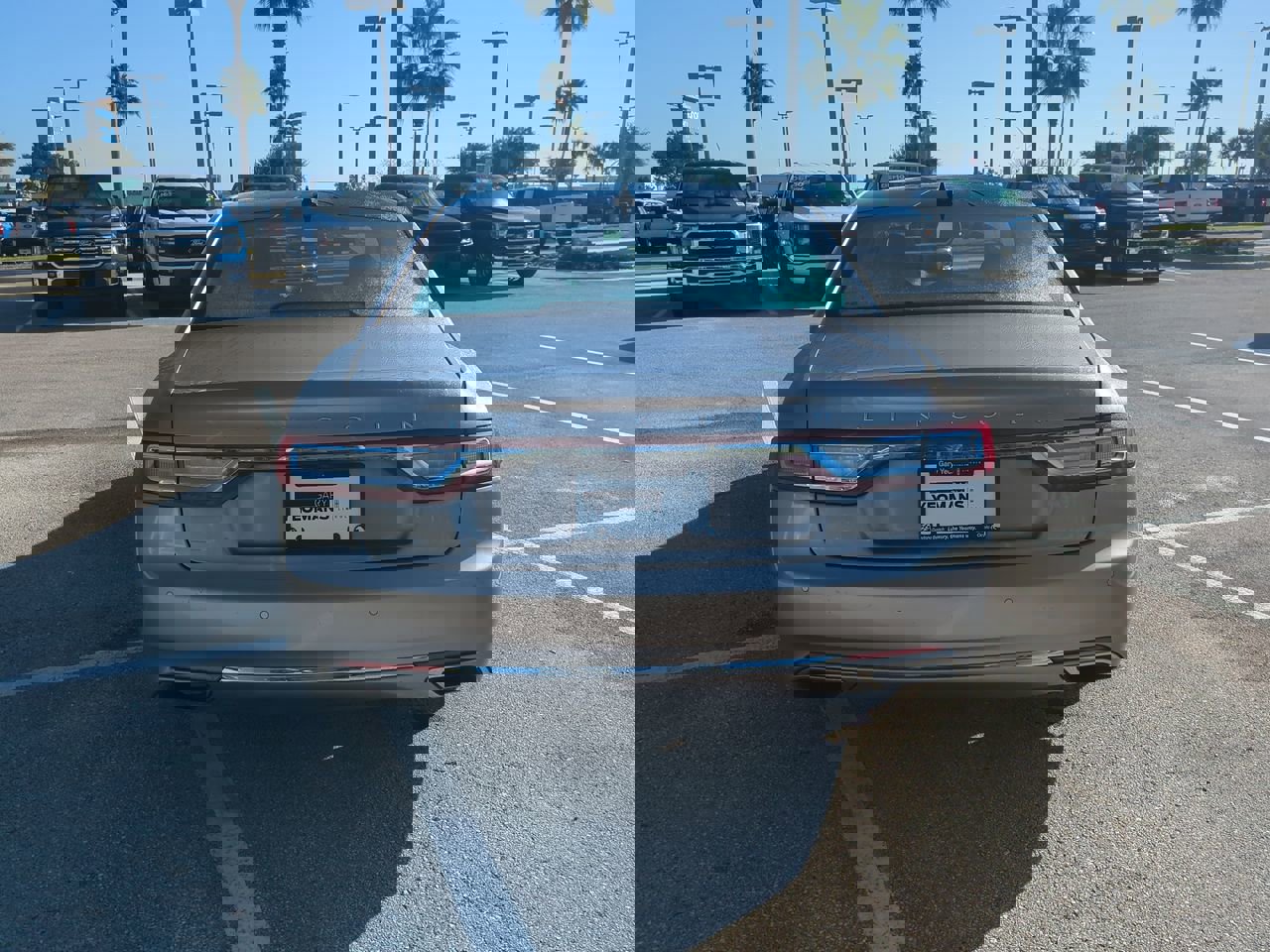 Used 2019 Lincoln Continental Reserve image 5