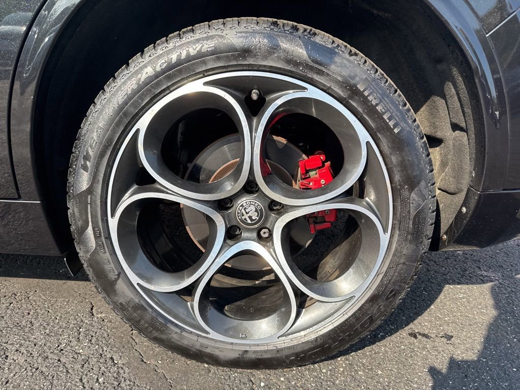 Used 2022 Alfa Romeo Stelvio Veloce image 19