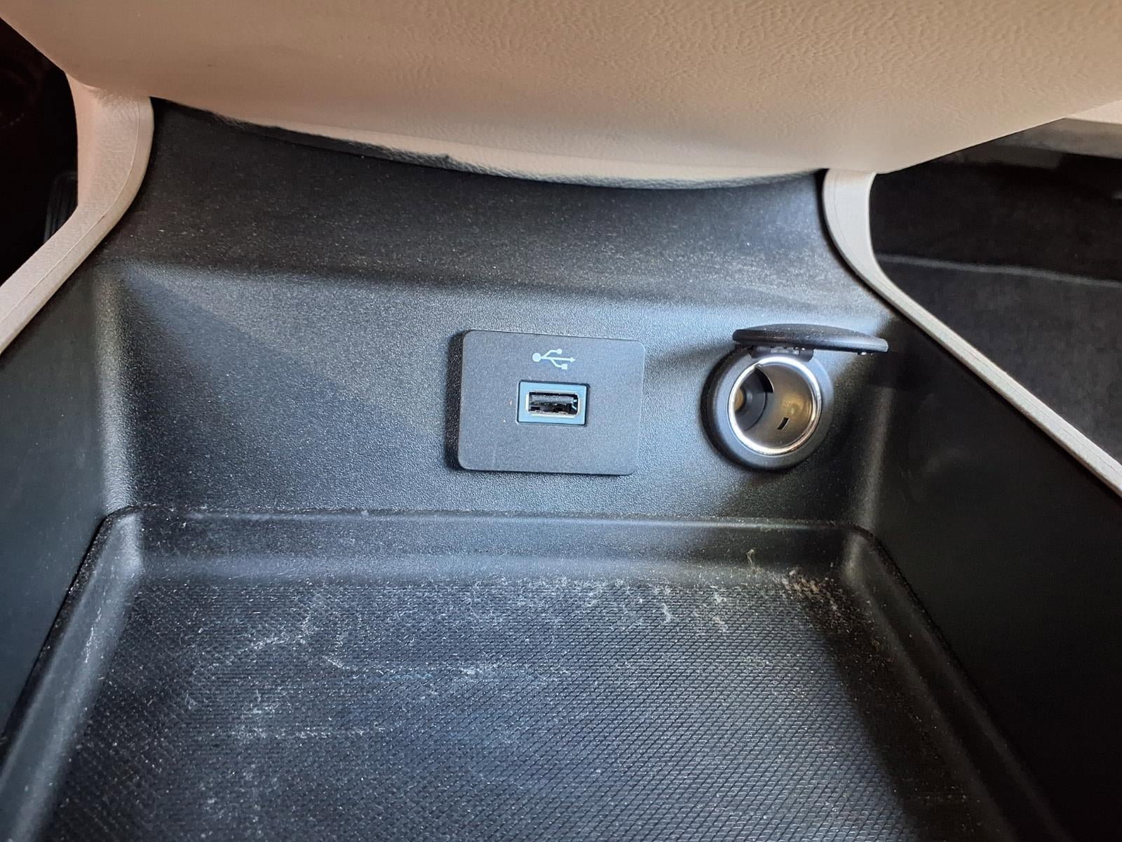 Used 2017 Ford Fusion SE FWD image 7
