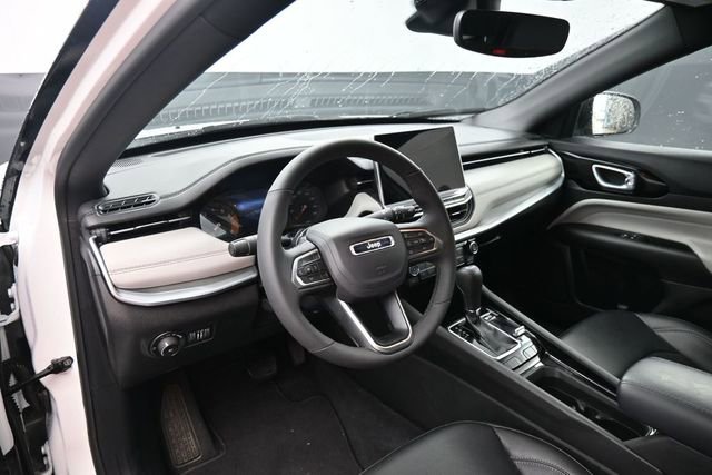 Used 2026 Jeep Compass Limited AWD/4WD image 18