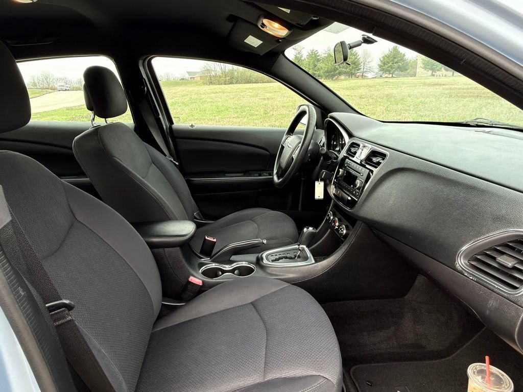 Used 2014 Chrysler 200 LX FWD image 21
