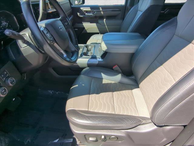 Used 2024 Chevrolet Silverado 2500 ZR2 w/ Technology Package image 16