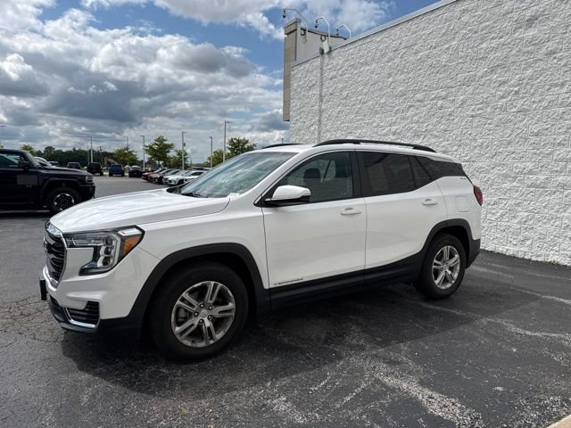 Used 2022 GMC Terrain SLE w/ Driver Convenience Package FWD image 3