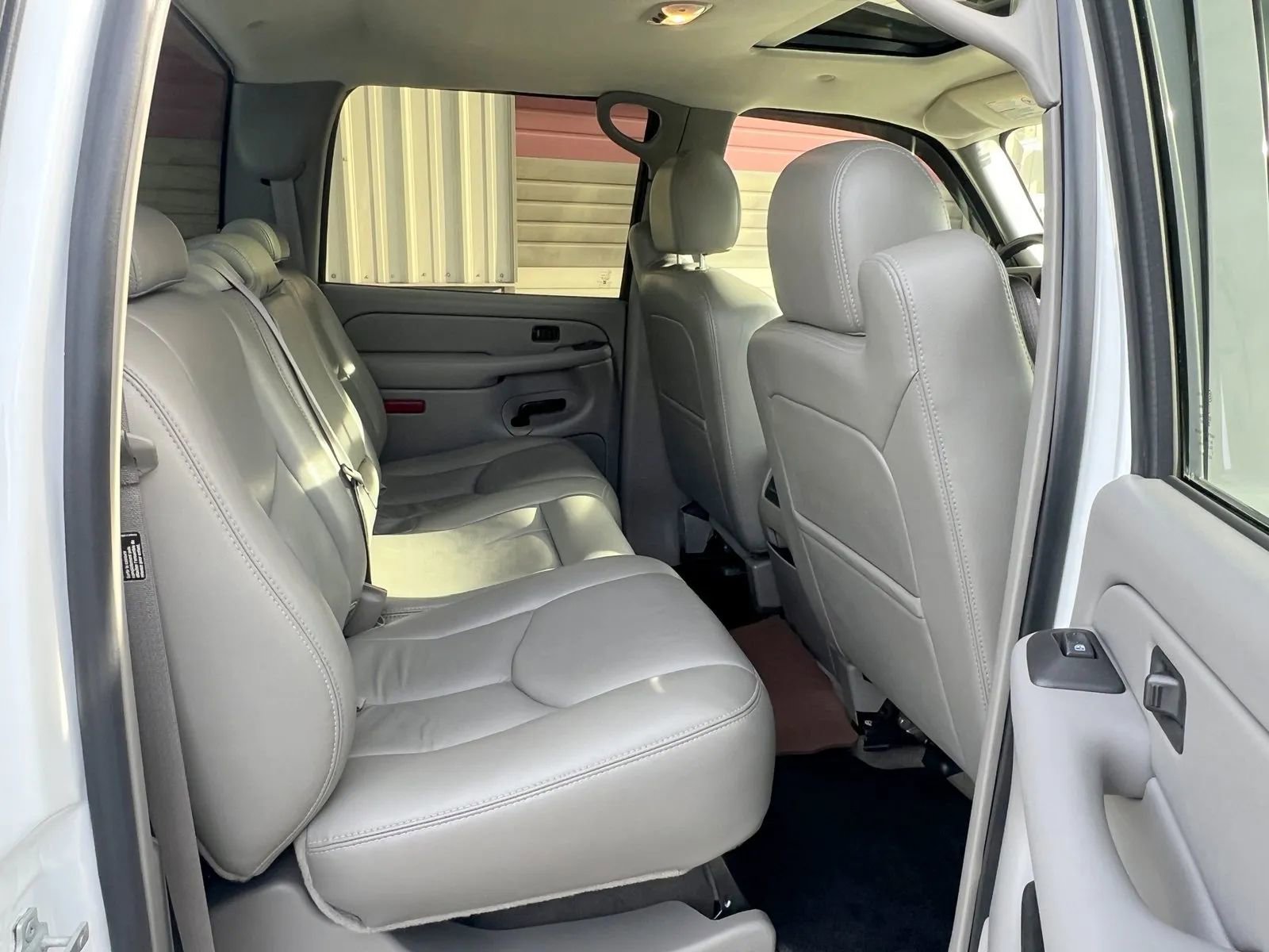 Used 2005 GMC Sierra 3500 SLT w/ Heavy-Duty Power Package image 18