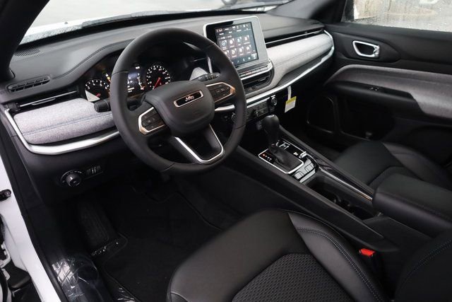 New 2026 Jeep Compass Latitude image 10