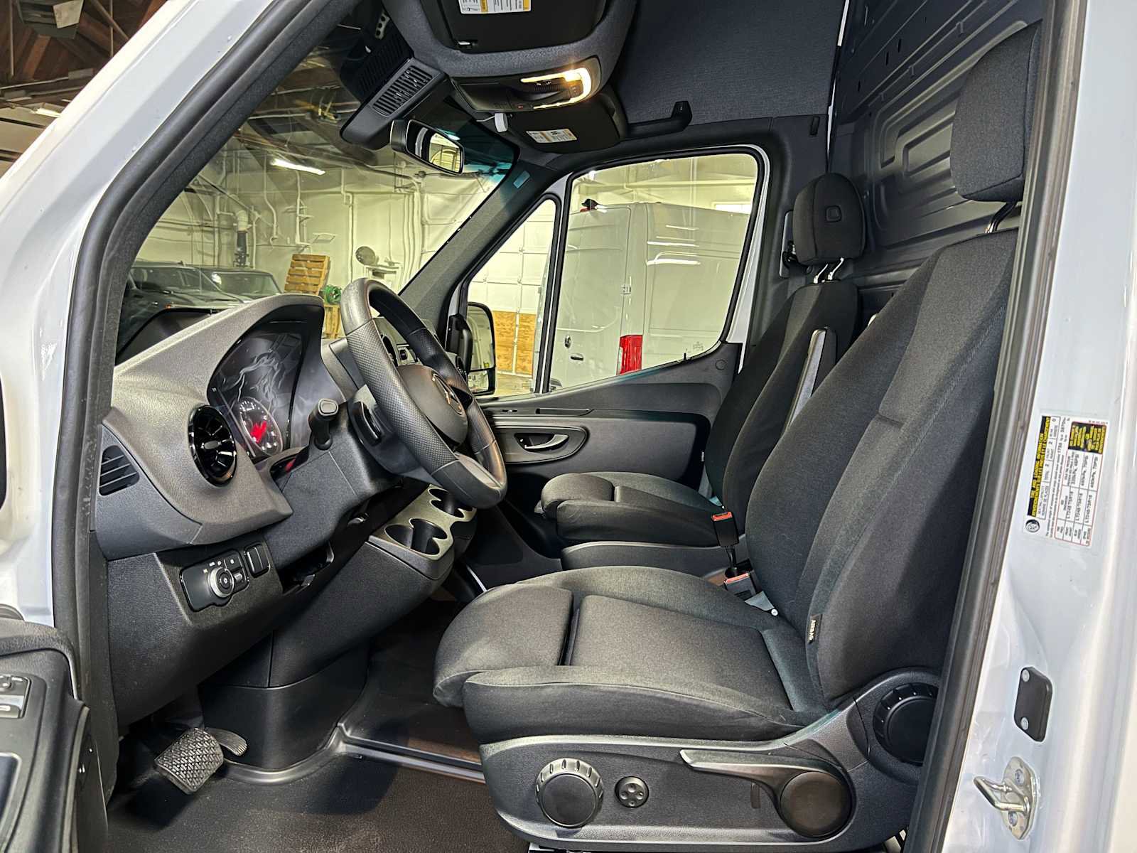 Used 2025 Mercedes-Benz Sprinter 2500 image 20