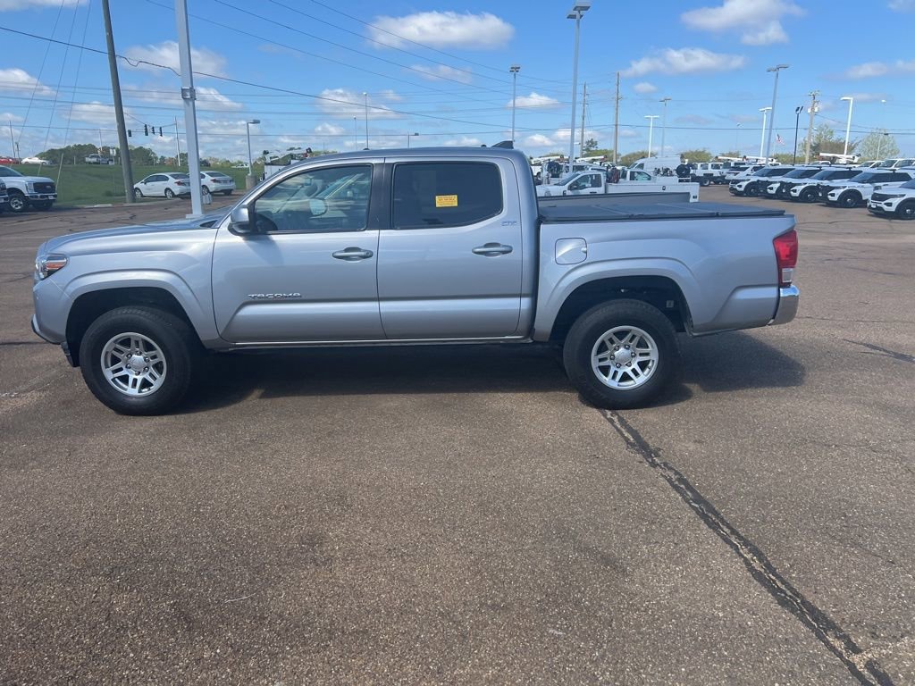 Used 2016 Toyota Tacoma SR5 w/ Towing Package image 7