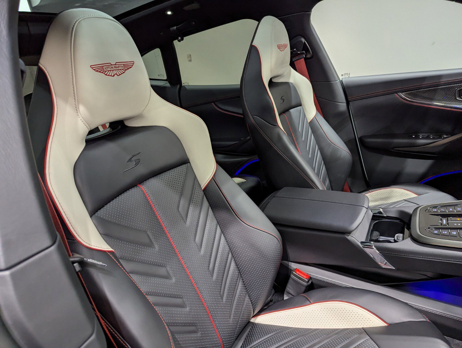 New 2026 Aston Martin DBX S image 23