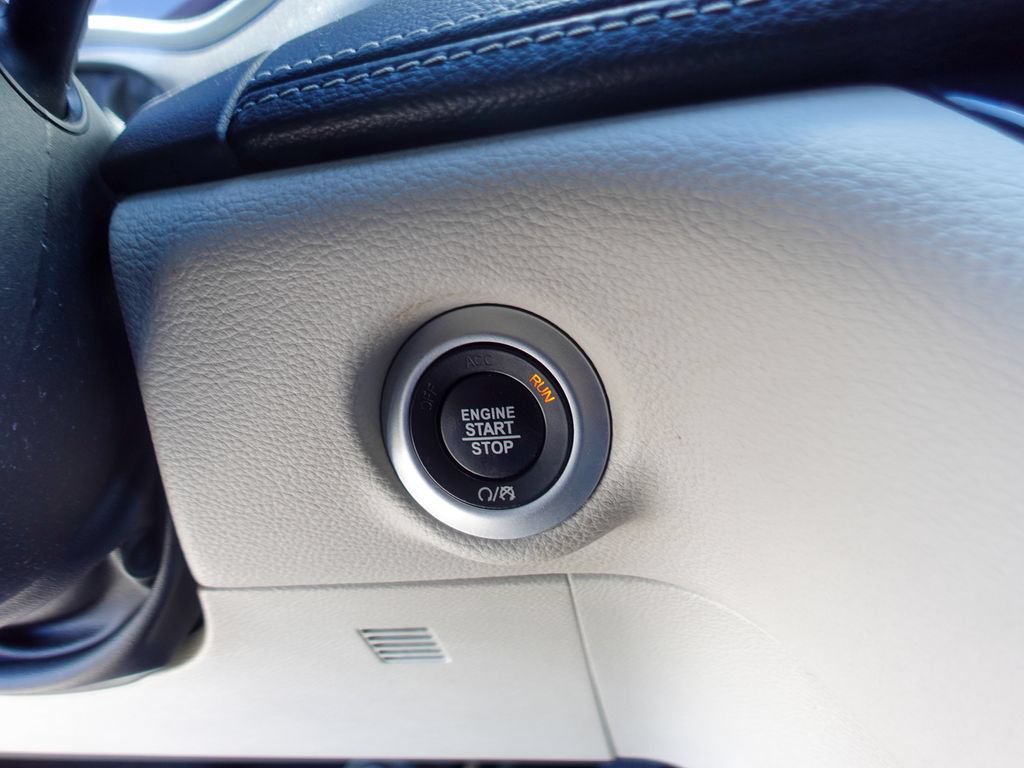 Used 2024 Chrysler Pacifica Limited FWD image 18