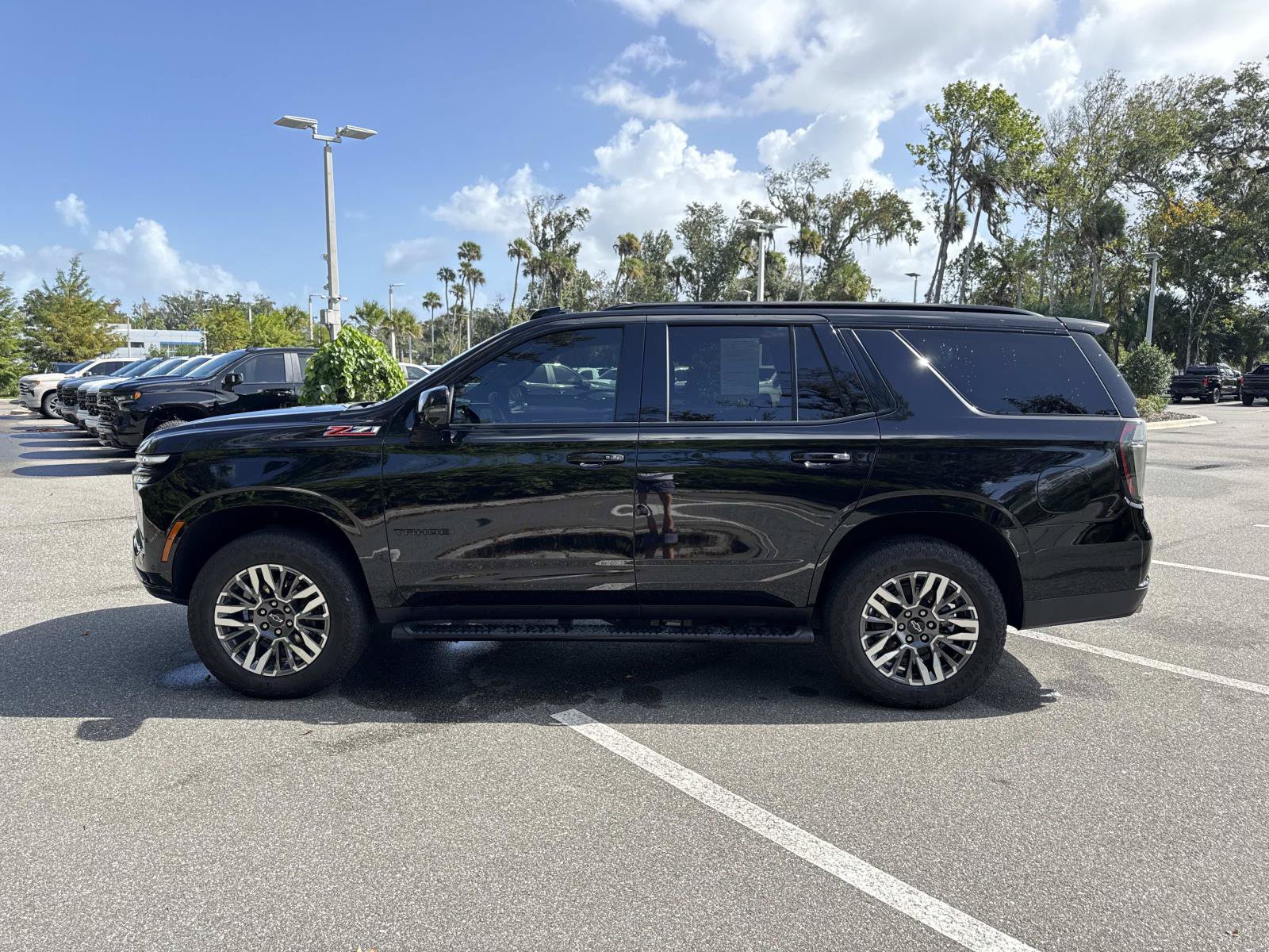 Used 2025 Chevrolet Tahoe Z71 w/ Comfort Package AWD/4WD image 6