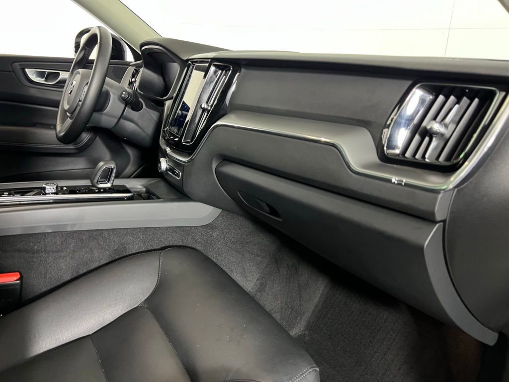 Used 2024 Volvo XC60 B5 Core image 31