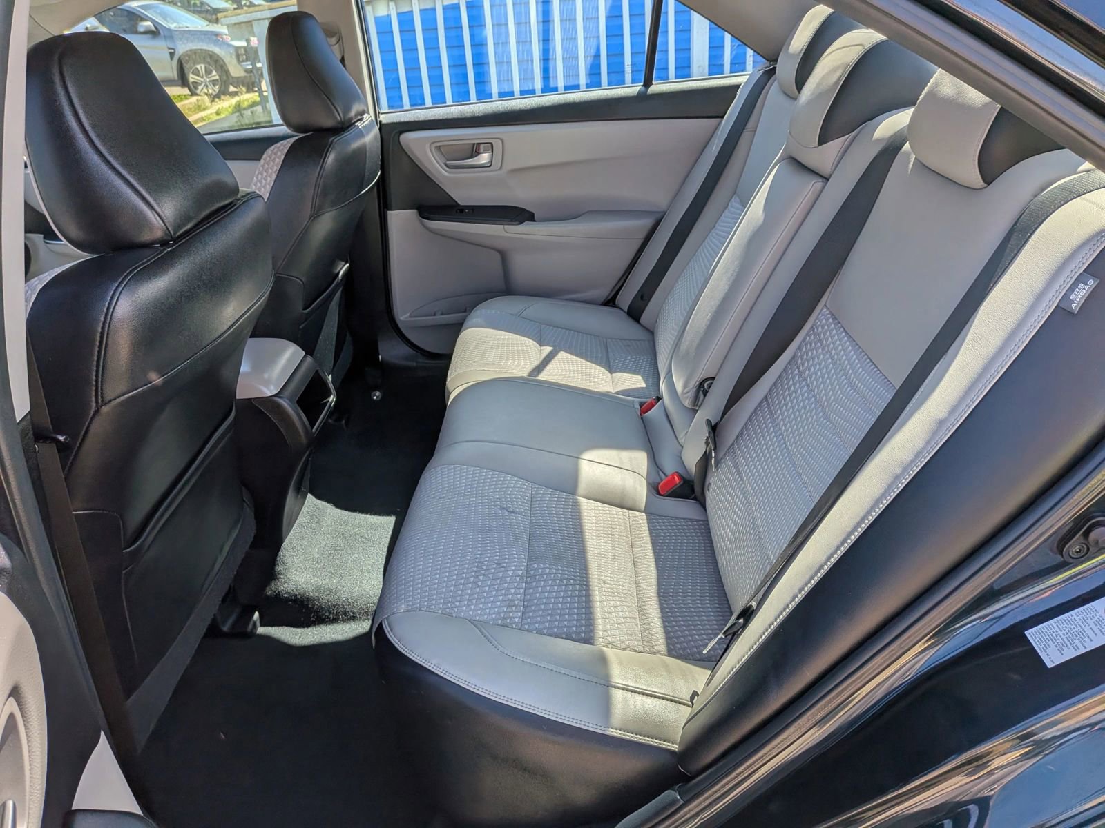 Used 2015 Toyota Camry SE FWD image 24