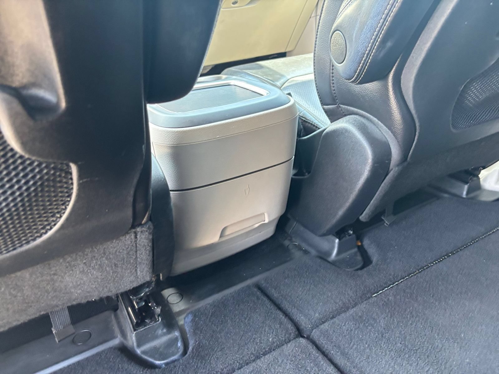 Used 2022 Chrysler Pacifica Touring-L FWD image 24