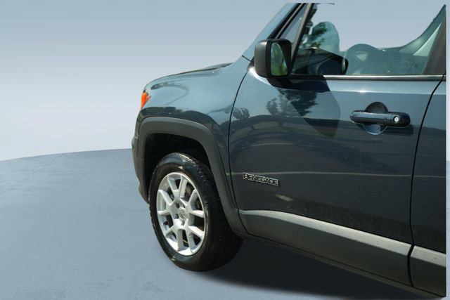 Used 2022 Jeep Renegade Latitude AWD/4WD image 40