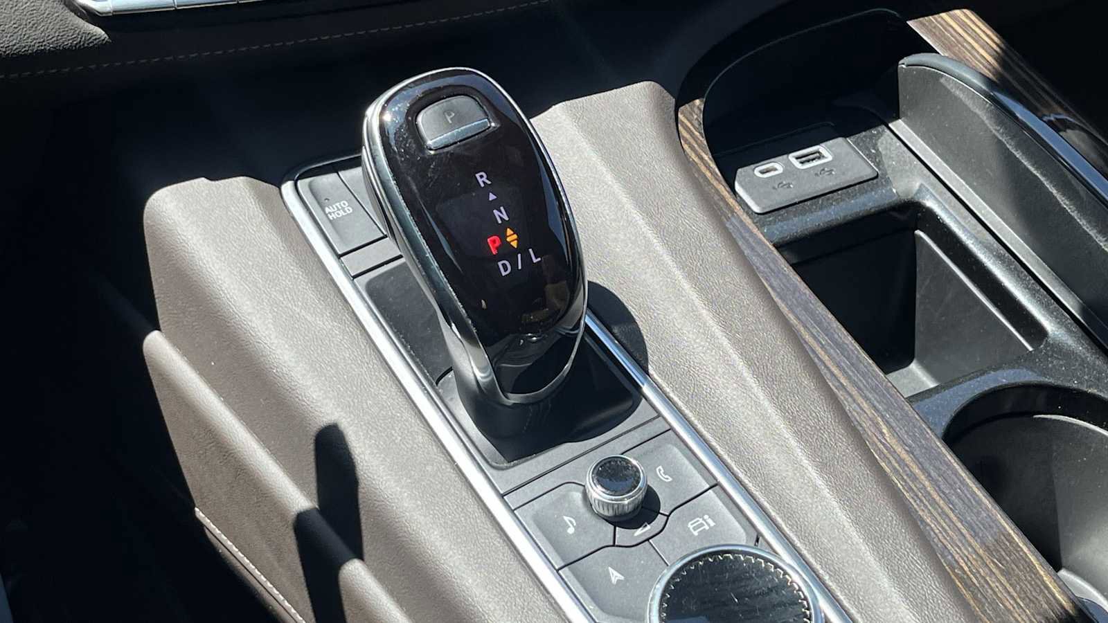 Used 2021 Cadillac Escalade Premium Luxury AWD/4WD image 46