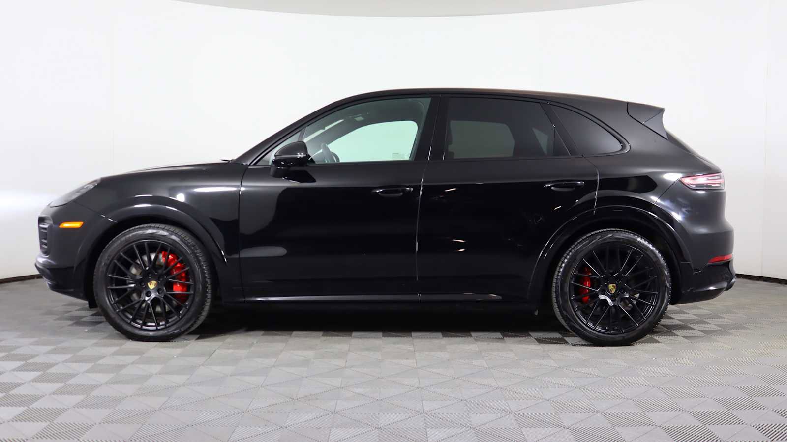 Used 2023 Porsche Cayenne GTS image 10