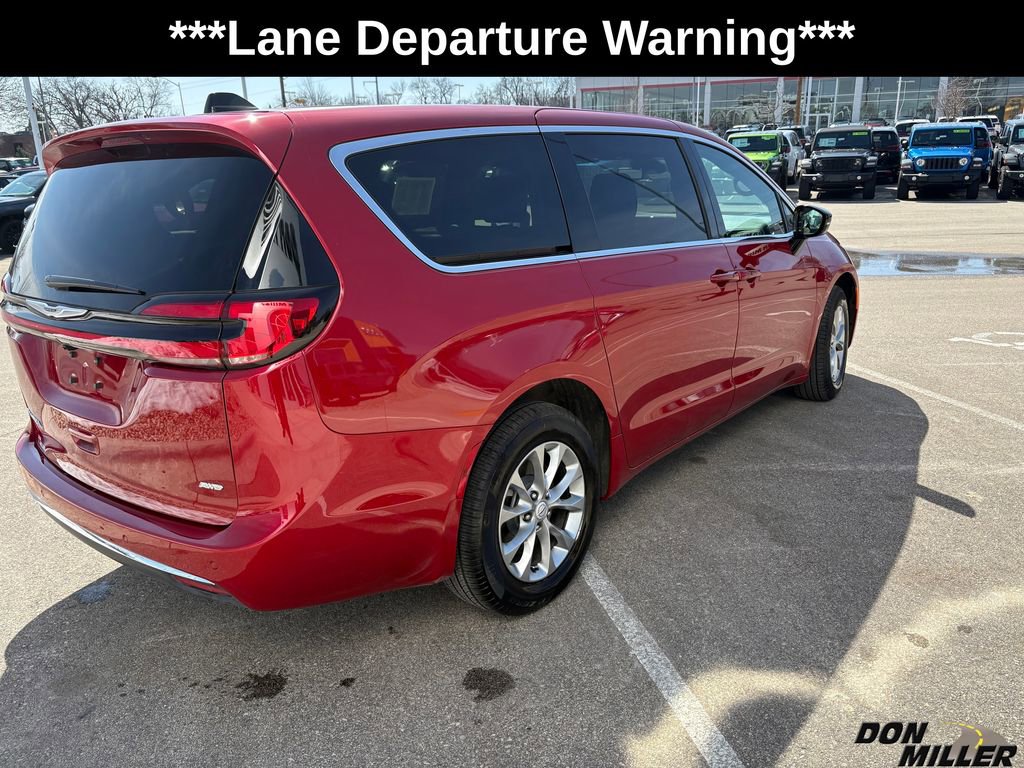 New 2026 Chrysler Pacifica Select image 8