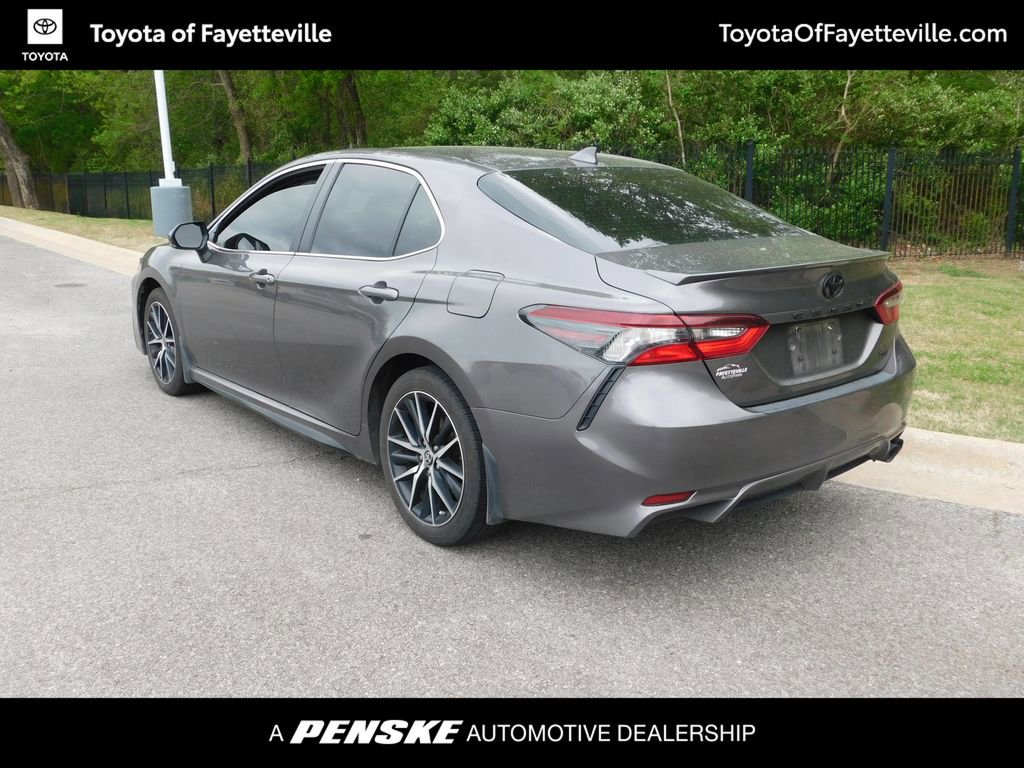 Used 2024 Toyota Camry SE image 3