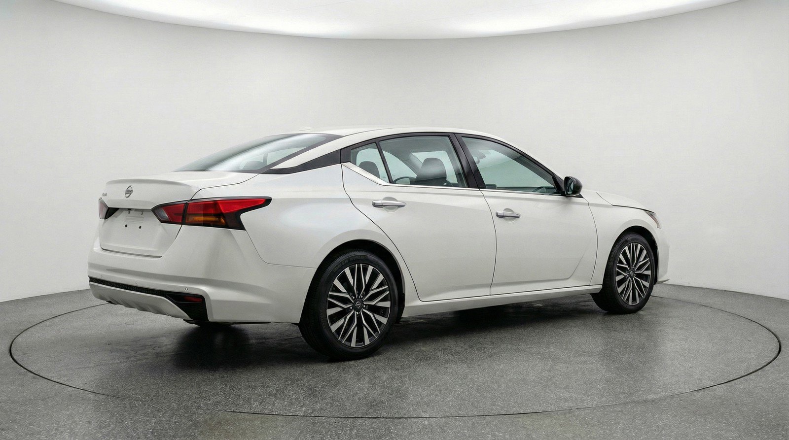 Used 2025 Nissan Altima 2.5 SV image 9